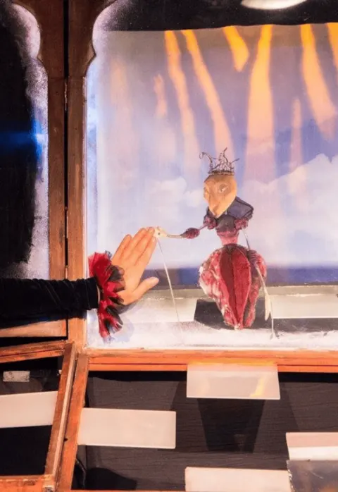 Pirkti bilietus SNIEGUOLĖ IR SEPTYNI NYKŠTUKAI || Lėlių spektaklis vaikams Vilnius, Vilniaus teatras „Lėlė“ Gegužė 09