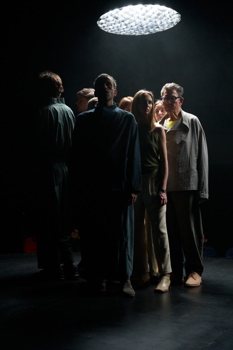 Pirkti bilietus KOSMINIAI NAMAI (rež. Lina Lapelytė), premjera Lietuvoje! Vilnius, MENŲ SPAUSTUVĖ Spalis 29