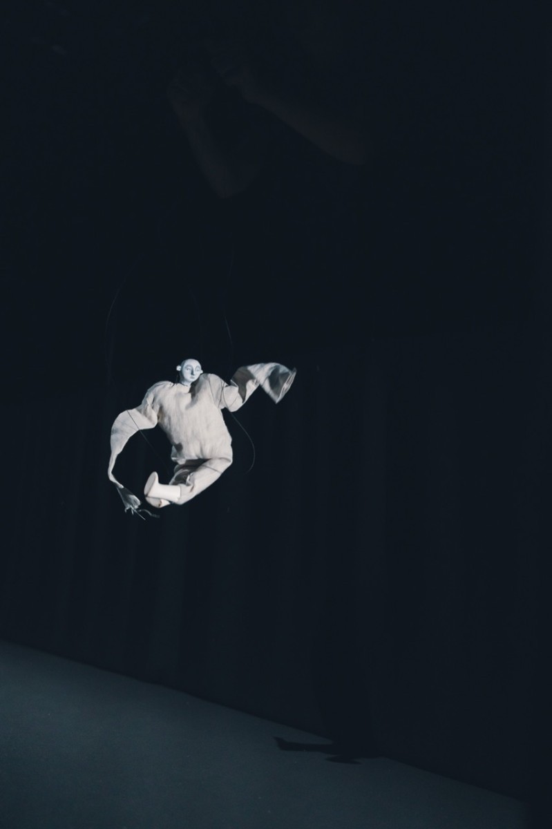 Pirkti bilietus Marionečių spektaklis jaunimui ir suaugusiesiems BUČIUOJANT PELENUS Klaipėda, Klaipėdos lėlių teatras Vasaris 28